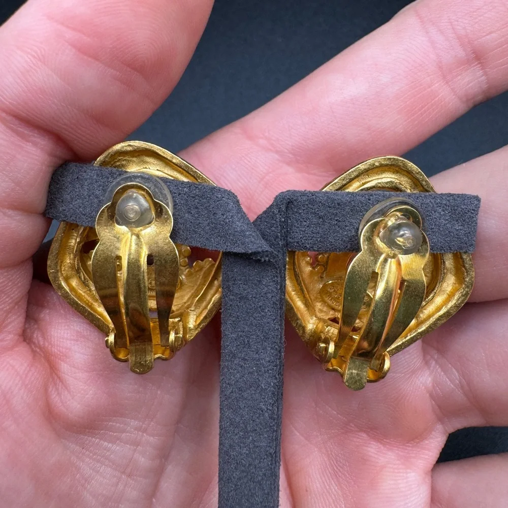 LOT 1413 24K gold plated CHANEL vintage clip on earrings